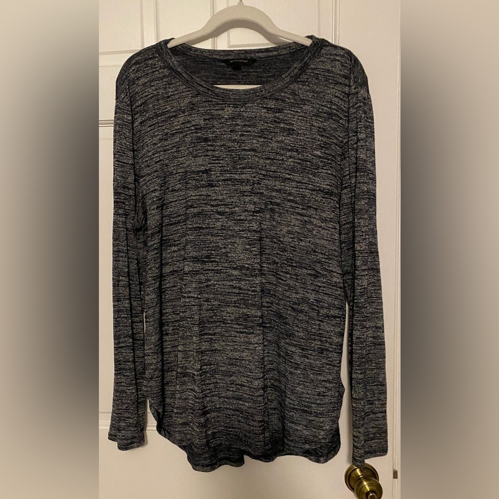 Banana Republic XL Long Sleeve Curved Hem shirt